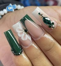 There's a new beauty trend taking over Instagram and it's absolutely stunning. Say hello to "quartz nails".