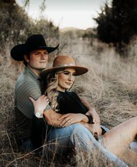 Discover charming country couple photoshoot ideas that capture rustic romance, from barn backdrops to open fields, creating timeless memories.