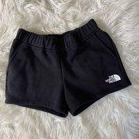 Nwt Girl’s Black North Face Shorts In A Size Small 7/8. From A Clean Smoke And Pet Free Home.