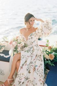 An antique yacht, a golden hour glow, and a floral @moniquelhuillierbride gown fit for a queen. Does it get ANY better?! 😍😍 | LBB Photography: @laurenfair #stylemepretty #weddingdress #weddingbouquet #weddinginspiration #weddinggown