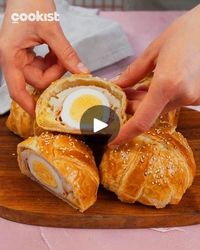 Eggs in crust: if you want a fantastic appetizer for Easter this recipe is for you! | Make an Easter special everyone will love! | By Cookist WowFacebook