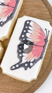 Jannica Mundy on Instagram: "Wet-on-Wet Butterflies 🤍🩷🧡🖤 This process is so soothing. 
•
•
Cookies for: @thankspoint 
Cutter: @lc_sweets 
#birthday🎂 #birthdaypartyideas #birthdaypartydecor #girlythings #floralcookies #pinkpinkpink #birthdaycookies #butterflycookies #butterfly🦋 #utahmade #utahfoodie #princess #itsagirlsthing #girlpower #personalizedcookies #sugarcookies #cookies🍪 #cookiefavors #saratogaspringsutah #cookiedecoration  #jannicascookies #utahsmallbusiness #customsugarcookies #ediableart #wetonwetcookies #monogramcookies #disneybirthday #disneylove #satisfyingreels #reelsvideo"