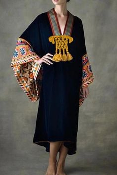 This vintage-inspired kaftan features a V-neck, batwing sleeves, and a high waist. With its ethnic pattern and flowing silhouette, it's perfect for a stylish, relaxed look. Details: Elasticity: Slight Stretch Fabric Type: POLYESTER Neckline: V-Neck Material: COTTON Material: POLYESTER Material: Velvet Size (IN) Length M 46.26 L 46.85 XL 47.44 XXL 48.03 XXXL 48.62 4XL 49.21 High Waist Maxi Dress, Ethno Style, Mode Kimono, Formal Occasion Dress, A Line Maxi Dress, Mode Abaya, Evening Dresses Elegant, Dress Tunic, Mode Inspiration