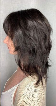 Visible Long Hair Razor Cut Layers Ideas 2023+2024 Octopus Layered Haircut Short, Short Hair With Alot Layers, Middle Length Shag Haircut, Short Heavy Layered Hair, Razored Shag Haircut Medium, The Octopus Haircut, Short V Haircut With Layers, Grungy Layered Hair, Razor Layers Medium Long Hair