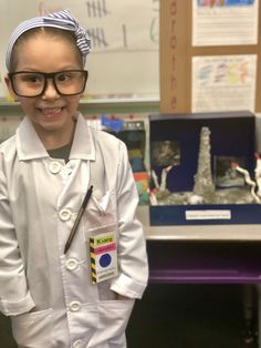 science teacher outfits Scientist Costume Diy, Mad Scientist Costume Diy, Science Costumes, Mad Scientist Costume, Scientist Costume, Teacher Wear, Diy Costumes Kids, Costumes Kids, Kids Science