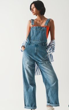 Beautiful denim jumpsuit, hand embroidered details, the details of love are different in each size Run true size Model wearing size medium Bodycon Tops, Types Of Jeans, Slouchy Tee, Video Shoot, Bib Overalls, Straight Leg Denim, Denim Overalls, Denim Jumpsuit, Affordable Fashion