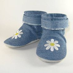 Mending Jeans, Jean Boots, Denim Recycle, Denim Jeans Recycled, Sewing Shoes, Denim Baby, Upcycle Sewing, Denim Projects, Recycled Jeans