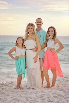 Beach Family Photoshoot Outfits, Sibling Beach Pictures, Strand Shoot, Vacation Portraits, Beach Family Photoshoot