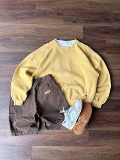 Vintage Hoodie Outfit, Yellow Casual Outfit, Japanese Street Fashion Men, Rockstar Fashion, Men Streetwear Fashion, Cool Music, Popular Clothing, Everyday Casual Outfits, Recycled Sweater