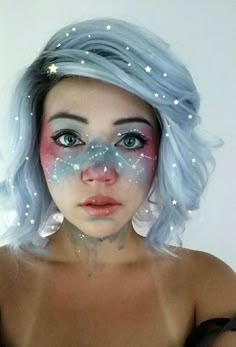 Maquillage d'Halloween : le visage galaxie Fantasy Make-up, Halloween Make-up Looks, Galaxy Makeup, Trash Polka, Special Effects Makeup, Sfx Makeup, Halloween Makeup Looks, Halloween Make Up, Halloween Inspiration