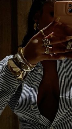 Femininity Aesthetic, Dope Jewelry Accessories, Hilarious Photos, Outfit Chic, Luxe Jewelry, Black Femininity, Mia 3, Dope Jewelry, Classy Jewelry