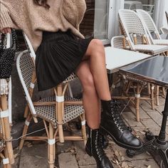 Tag If Selling Chic Black Boots For Fall, Vinter Mode Outfits, Coffee Date Outfits, Trendy Fall Outfits, Winter Trends, Mode Inspo, Casual Winter Outfits, Date Outfits, 가을 패션