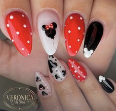 Disney Nail Designs Almond, Disney Valentines Nails Designs, Minnie And Mickey Mouse Nails, Mini Mouse Nails Designs, Disney Acrylic Nail Designs, Disney Nails Almond Shape, Almond Disney Nails, Nail Art Mickey Mouse, Winter Disney Nails