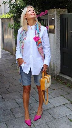 Outfit Ideas For Women Over 60, Chic Summer Bermuda Shorts, Spring/summer Bermuda Shorts, Mode Ab 50, Elegante Casual, Fashion Mistakes