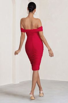 Show some appreciation for your gorgeous curves at that upcoming occasion in our Gratitude midi dress. Made from premium stretch jersey, an iconic Club L fabric known to support as well as sculpt, this ruched red dress features a twisted Bardot neckline that rests off both shoulders and a classic bodycon fit. Features- Premium jersey fabric- Fully ruched- Bardot neckline- Twisted knot detail- Bodycon fit- Midi length Sizing & FitModel is 5’6' and wears UK size 8 / US size 4 Product Information Fully lined with good stretchPremium jersey in Red (95% Polyester, 5% Elastane)77cm total lengthSKU: CL127088004 Bodycon Ruched Midi Dress For Night Out, Ruched Bodycon Midi Dress For Night Out, Bodycon Midi Length Dresses With Ruched Back, Bodycon Midi-length Dresses With Ruched Back, Bodycon Midi Dress With Ruched Back, Midi Length Bodycon Dress With Ruched Back For Party, Midi-length Bodycon Dress With Ruched Back For Date Night, Bodycon Knee-length Midi Dress With Ruched Back, Midi Bodycon Dress With Ruched Back For Date Night