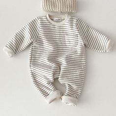 This adorable striped toddler jumpsuit is perfect for keeping your little one warm and comfortable in the spring and autumn. The long sleeves and soft cotton fabric will keep them cozy, while the striped pattern adds a touch of style. The jumpsuit is also easy to care for, just machine wash and tumble dry on low. Features: Long sleeves Striped pattern Soft cotton fabric Easy to care for Fits true to size Benefits: Keeps your little one warm and comfortable Stylish and modern design Easy to care Jumpsuit Winter, Winter Romper, Toddler Jumpsuit, Striped Bodysuit, Romper Jumpsuit, Stylish Baby, Striped Rompers, Casual Jumpsuit