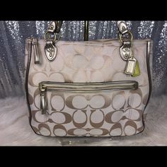 Great Condition Light Wear 13” X 17” X 4” Coach Poppy, Bags Coach, Michael Kors Monogram, Womens Tote Bags, Coach Bags, Poppies, Bag Lady, Tote Bag, Pattern