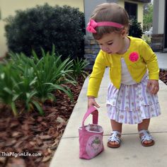 Toddler Purse Tutorial & Giveaway - This Pilgrim Life Diy Purse For Toddler, Pilgrim Life, Diy Purse Organizer, Simple Purse, Toddler Purse, Purse Sewing Patterns, Kids Purse, Toddler Bag