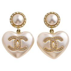 SKU AT-2418 Comes With Pouch Only Date 2021 Metal Gilt Weight 17 g Condition Excellent Other Info Heart Width:2.5cm / Height:2.5cm __________________________________ If you are interested in any of our previously sold pieces, please contact us and we will do our best to source another one. Chanel Pearl Earrings, Channel Earrings, Channel Jewelry, Ethereal Jewelry, Chanel Pearl, Mom Accessories, Chanel Outfit, Heart Accessories, Chanel Pearls