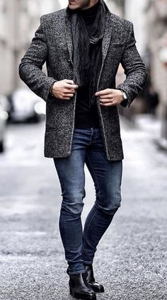 Dapper Man Style, Dark Grey Overcoat Men Outfit, Men’s New York Fashion, Winter Suits Men, Dark Jeans Outfit Men, Mens Autumn Fashion, Grey Overcoat, Mens Fashion Coat, Herren Style