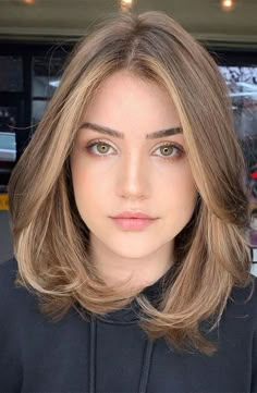 Haircut Inspo, Wavy Hairstyles, Haircuts For Wavy Hair, Shoulder Length Hair Cuts, Haircuts Straight Hair, Hair Stylist Life, Short Hair Haircuts