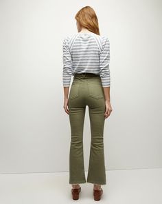 Meet the Carson, our classic high-rise flare, updated in an army-green wash and a let-down hem. Made in LA with premium Japanese stretch denim, this VB favorite features a slim fit and slightly cropped length that suits sneakers and heels alike.91% Cotton, 7% Polyester, 2% PolyurethanePremium Japanese denimMade in LATurn inside out and machine wash cold. Hang to dry.Style #J24064461037SA Suits And Sneakers, Kick Flare Jeans, Let Down, Plus And Minus, Japanese Denim, Kick Flares, Veronica Beard, Flare Jeans, Stretch Denim