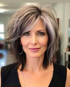 Easy haircuts | I want your opinion on this look 😊🤩 Medium Length Hair Over 50, Spring Haircuts, Highlighted Hair, Hair Over 50, Medium Length Hair, Mid Length Hair, Short Hair Haircuts