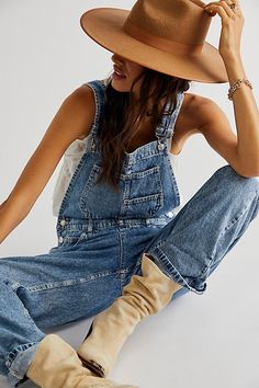 Overalls For Women, Overall Jumpsuit, Free People Style, Tapered Leg Jeans, Jean Pants, Jean Overalls, Jeans Casual, Classic Casual, Long Jumpsuits