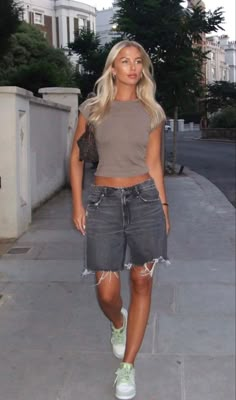 Skandinavian Fashion, Outfit Inspo Summer, Cooler Look, Athleisure Outfits, Summer Fashion Outfits