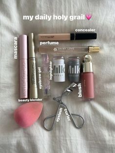 K Beauty Products Aesthetic, It Girl Makeup Products, Makeup Bag Essentials, Makeup Accesories, Simple Makeup Looks, Face Makeup Tutorial, Smink Inspiration, Makeup Needs, Makeup To Buy