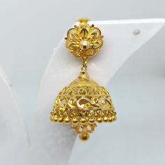 Kan Ke Jhumke Gold, Gold Small Jhumka Earrings, Gold Jimikki Earrings, Gold Jumkas Design, Jhumka Designs Gold, Gold Jhumka Designs, Gold Jumkas, Gold Jhumka, Jhumka Designs