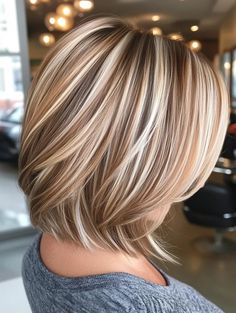 Elevate Your Bob Haircut with Stunning Highlights: Top Styles Haircuts With Blonde Highlights, Short Brown Hair With Blonde Highlights, Bob Haircuts With Highlights, Haircuts With Highlights, Highlighted Bob, Subtle Blonde, Subtle Blonde Highlights, Short Hair Highlights, Hair Highlights And Lowlights