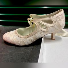 These Shoes Are Gorgeous. I Wore Them Once For A 1920s Party. Never Worn Outside . So Comfy! Would Make A Good Shoe For Wedding Or Formal Party. Victorian Ball Shoes, 1800s Shoes Women, 1850s Shoes, Princess Shoes Aesthetic, Regency Era Shoes, Victorian Heels, Swamp Wedding, Shoe For Wedding, Regency Shoes