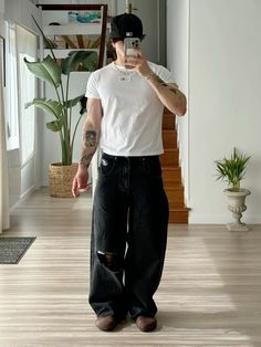 Baggy Style Men, Baggy Clothes Outfit Men, Black Baggy Jeans Outfit, Streetwear Fashion Male, Baggy Jeans Outfits, W Pictures, Types Of Aesthetics, Baggy Jeans Outfit, Jeans Outfit Men