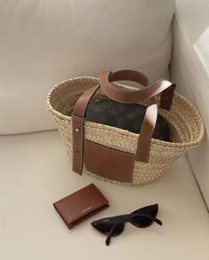 // b a g Dreamy Architecture, Strand Outfit, Scenery Photography, Aesthetic Travel, Old Money Style, Summer Bag, Beige Aesthetic, Basket Bag, Cute Bags