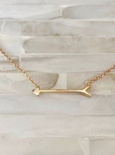 Gold arrow necklace is a sweet reminder to aim high and follow your mark wherever it points - an uplifting jewelry gift for a caregiver, graduate or someone who needs a little inspiration. 14 karat gold plated sterling silver. 16″ + 2″ extension necklace with lobster clasp. Arrow measures approximately 20mm. --- All items sold are 100% sterling silver. --- - Add GIFT WRAPPING: https://www.etsy.com/listing/116795778/gift-wrap - Add a POLISHING CLOTH:  https://www.etsy.com/listing/119620369/polish Arrow Jewelry, Gold Arrow, Teen Jewelry, Arrow Pendant, Aim High, Jewelry Choker, Caregiver, Gold Plated Sterling Silver, Gift Wrap