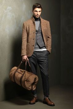 Brunello Cucinelli Outono Inverno Masculino 2017 - Canal Masculino Fall Outfits For Men, Visual Merchandiser, Wool Waistcoat, Mens Fashion Illustration, Stylish Fall Outfits, Outfits For Men, Men Photoshoot, Outfits Hombre, Mens Fashion Photography