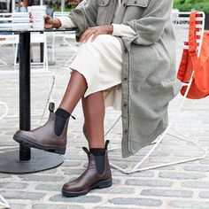 2116 is a women's vegan Chelsea Boot from Blundstone. Designed in Australia, in premium water-resistant vegan verified microfiber. This boot is lined with 100% breathable microfibre, thermo-regulating with antibacterial and microbial benefits. It contains a removable vegan verified footbed. A durable TPU outsole completes this lightweight and comfortable boot. This shoe runs true to size. Please choose the size you normally wear. Additional Feature: Iconic pull tabs. Blundstone Style, Blundstone Women, Blazer En Cuir, Chelsea Boots Outfit, Womens Casual Boots, Blundstone Boots, Brown Chelsea Boots, Botas Chelsea, Vegan Boots