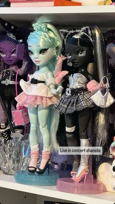 there are many dolls in the shelf together