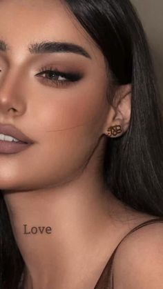 Brown Smokey Eye Makeup | Natural Makeup. 🤎 Prom Makeup Looks For Beige Dress, Night Event Makeup Look, Subtle Brown Makeup, Brownie Makeup Look, Make Up For Wedding Guest Brown Eyes, Graduation Makeup For Morena, Brown Neutral Makeup, Make Up Prom Night, Make Up Ideas For Graduation