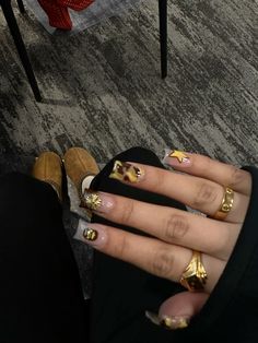 Fun Nail Sets, Brown Short French Tip Nails, Black Junk Nails Short, Hard Nails Short, Shortie Nail Ideas, Gold And Black Nail Designs, Short Nails Brown, Exotic Short Nails, Nails Earthy