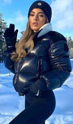 Winter Travel Outfit, Ski Outfit, Snow Outfit, Trip Outfits, Moncler Jacket, Skiing Outfit