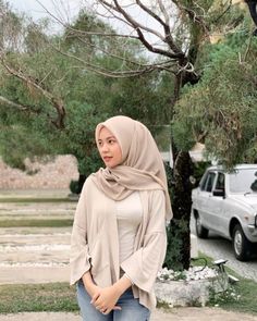 Hijab Style Tutorial, Street Hijab Fashion, Muslimah Fashion Outfits, Hijabi Girl