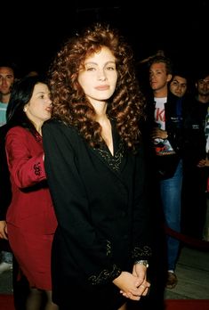 Julia Roberts Hair, Julia Roberts Style, Iconic Hair, Red Carpet Beauty, Dark Red Hair, Blonde Curls