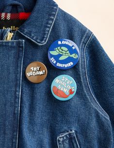 three buttons on a denim jacket that say, i'm sorry mama and do not wanna