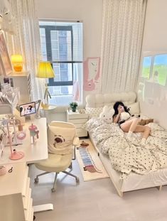 Korean Rooms Aesthetics, Study Aesthetic Bedroom, Bedroom Layout For Big Rooms, Wonyoungism Aesthetic Room, Korean Dorm Room, Korean Apartment Interior Small Spaces, Douyin Room, Room Inspo Korean, Korean Apartment Aesthetic