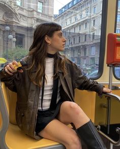 Mode Ulzzang, Autumn Fits, Leather Jacket Outfits, School Looks, Looks Street Style, Looks Black, Carrie Bradshaw, Mode Inspo, Brown Leather Jacket