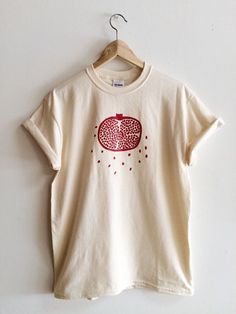 Granada fruit t-shirt for women. Perfect for gardeners and fruit lovers. #granada #fruit #tshirt #gardening #gift / #Fruit_Shirt #Quoi_Porter #Gardening_Gift #Kleidung_Diy Fruit Shirt, Food Shirt, Quoi Porter, Gardening Gift, Screen Printing Shirts, Neue Outfits, Fruit Print, Mode Inspo, Dream Clothes