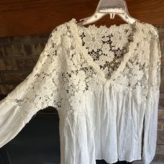 Beautiful Nwot People Crochet Top Classy Boho Fashion, Doily Projects, Parisienne Fashion, Redesigned Clothes, Chic Crochet Top, Boho Style Room, Romantic Clothing, White Boho Tops, Chic Crochet