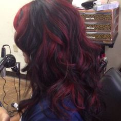 Vibrant Red Highlights, Highlight Hair Ideas, Hairstylist Ideas, Hot Hairstyles, Highlight Hair, Highlights Curly Hair, High Hair